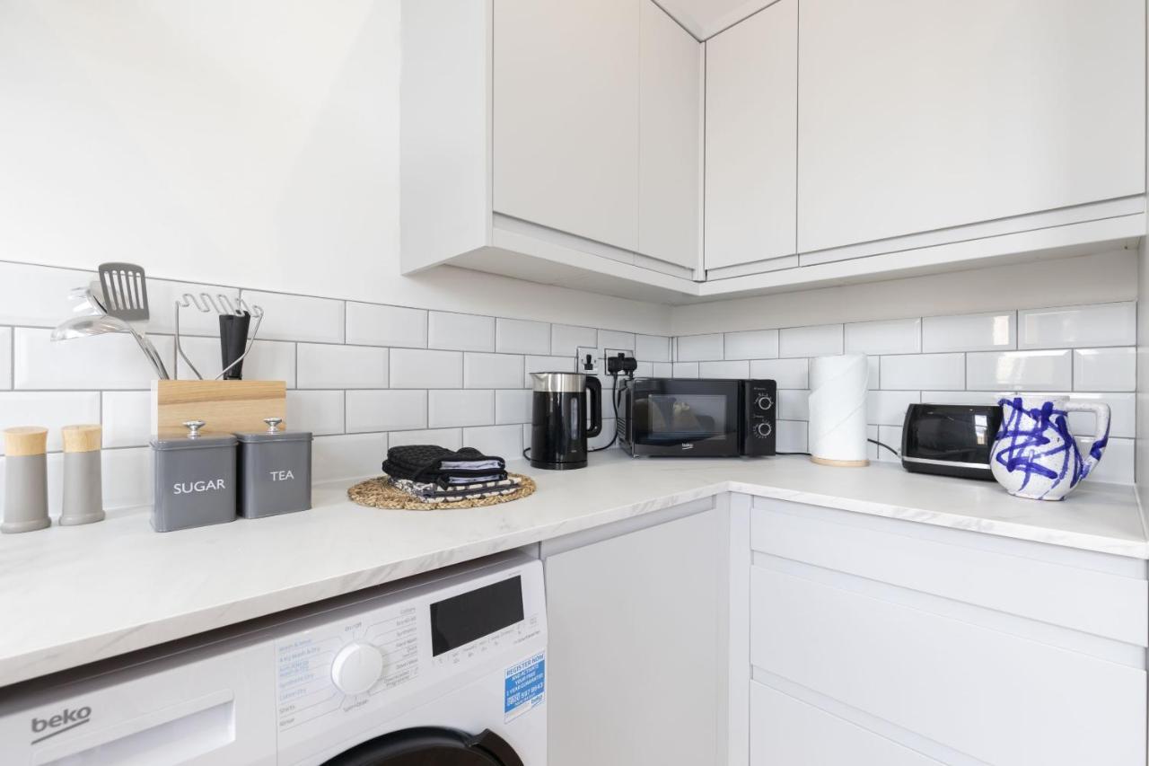 Beautifully Presented Newly Renovated City-Centre Apartment In チェルトナム エクステリア 写真