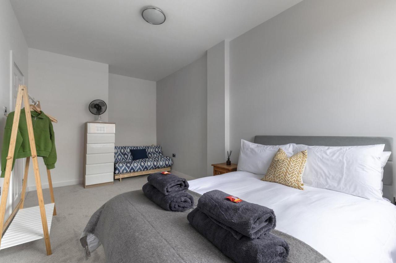Beautifully Presented Newly Renovated City-Centre Apartment In チェルトナム エクステリア 写真