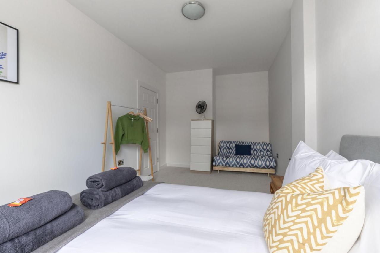 Beautifully Presented Newly Renovated City-Centre Apartment In チェルトナム エクステリア 写真